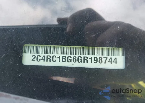 2016 Chrysler Town & Country Touring z USA, uszkodzony, nr VIN 2C4RC1BG6GR198744